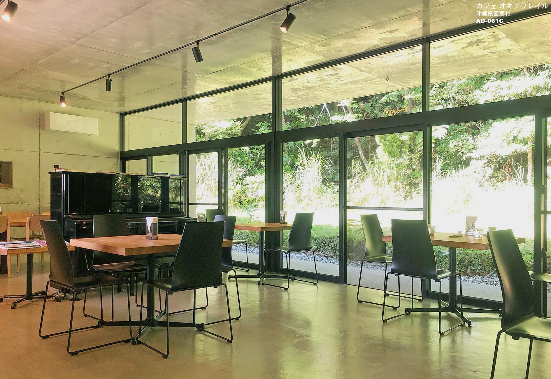 ブックカフェ オキナワレイル